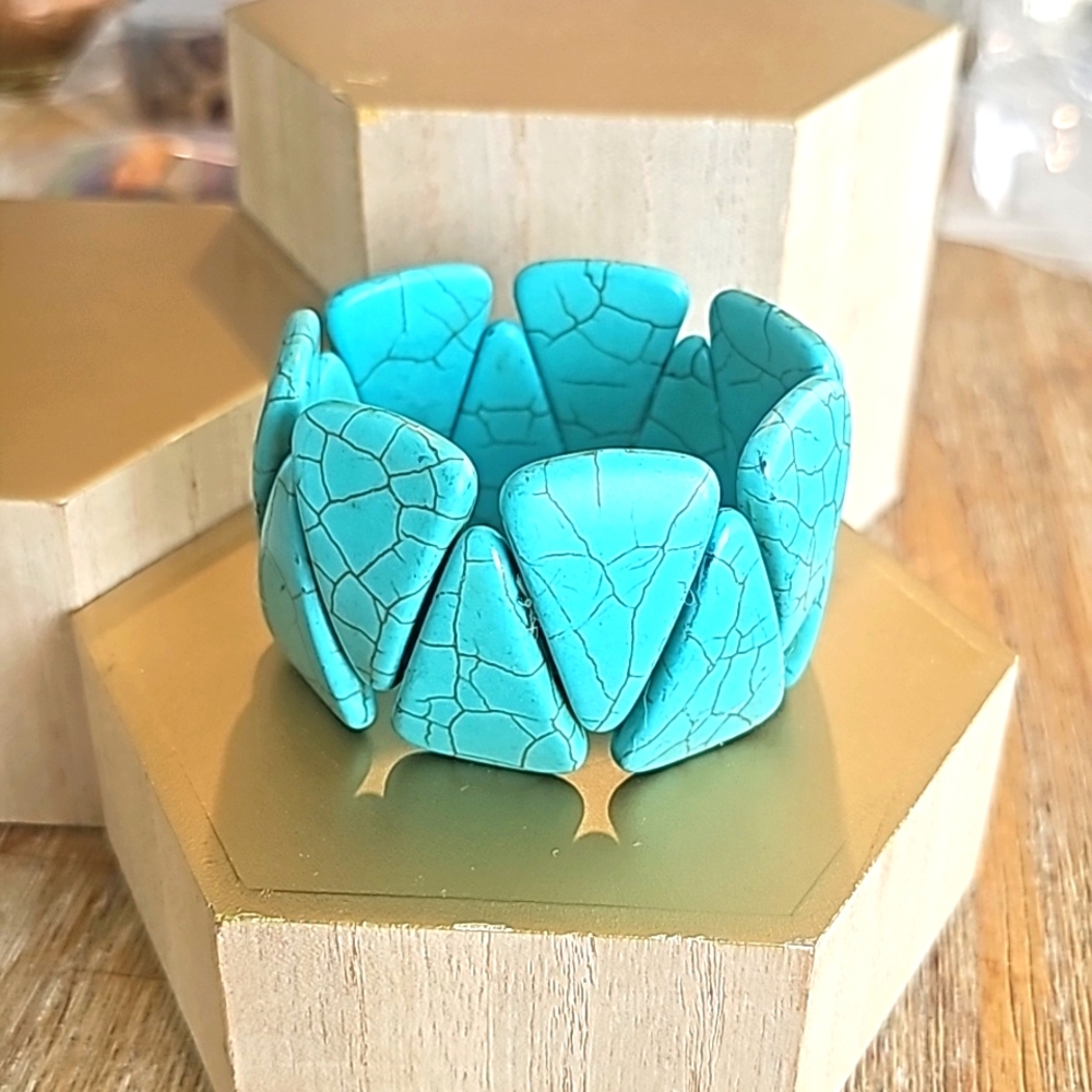 KALIFANO Howlite Triangular Bead Stretch Bracelet.